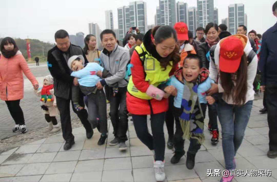 深圳有没有机构帮忙带香港验血,做一对试管婴儿双胞胎女宝宝要多少钱