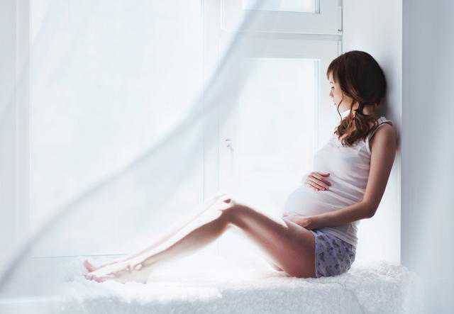 孕8周香港验血准不准,备孕一年却未孕，女方压力倍增，面对“不孕不育”如何